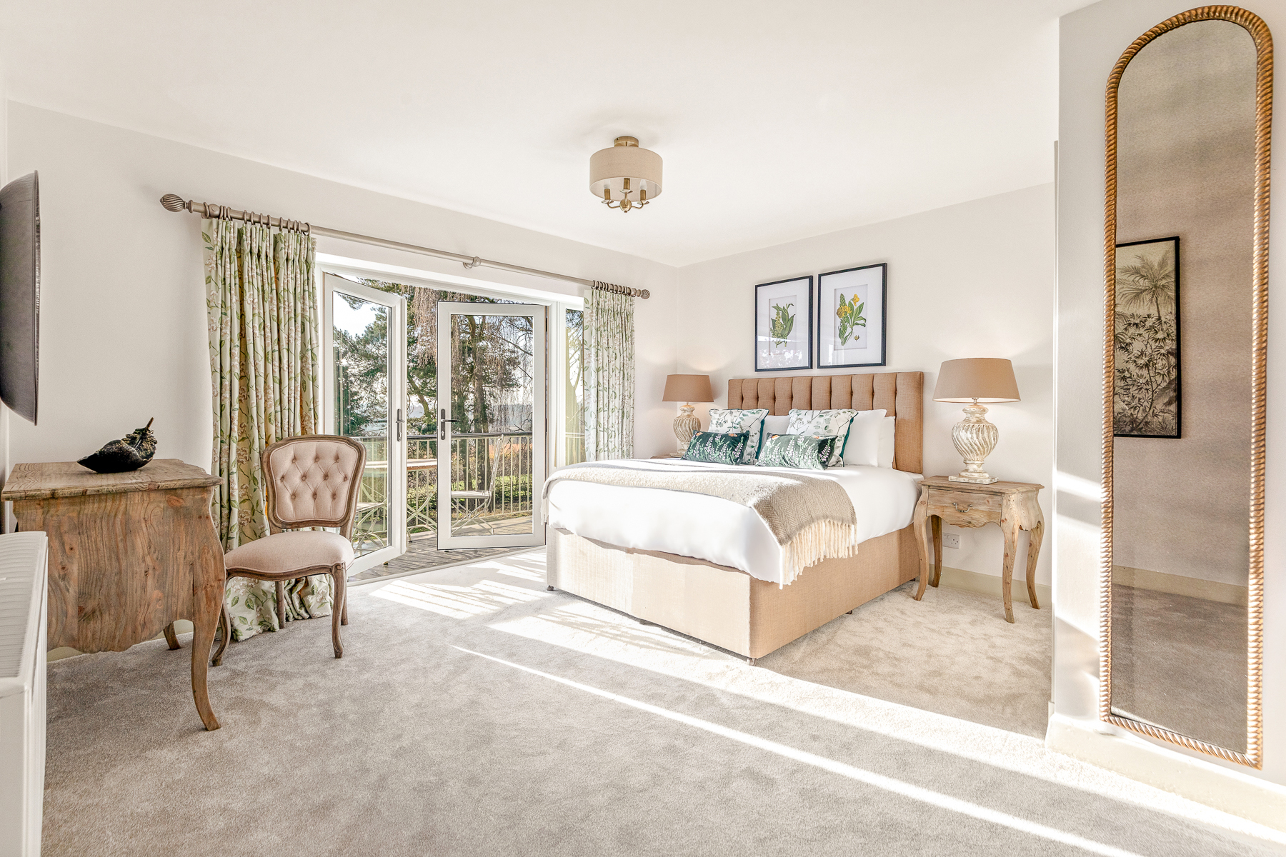 A bedroom in The House